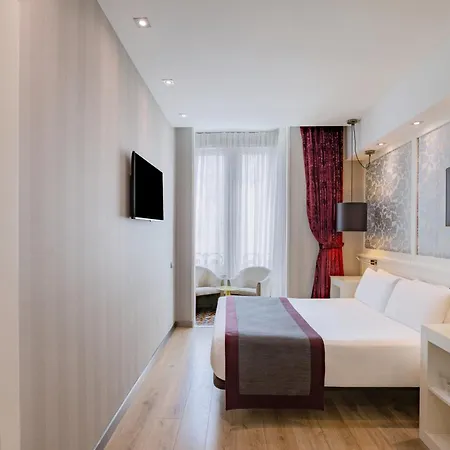 Catalonia Plaza Catalunya Hotel