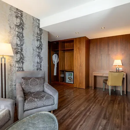 Hotel Catalonia Plaza Catalunya 4*